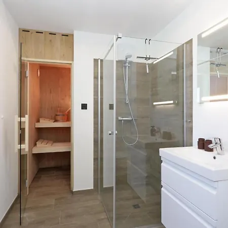 Holiday home 3 Bedroom Stunning In Lembruch-duemmer