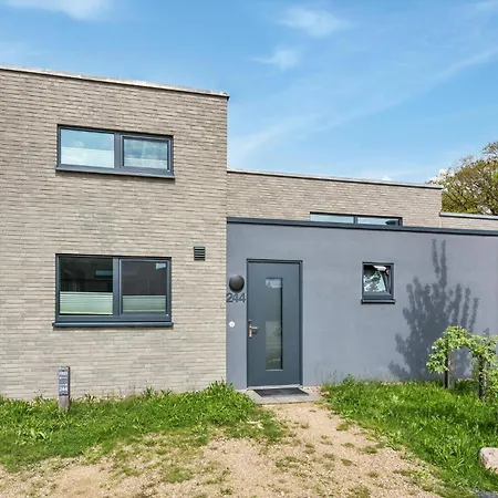 Holiday home 3 Bedroom Stunning In Lembruch-duemmer